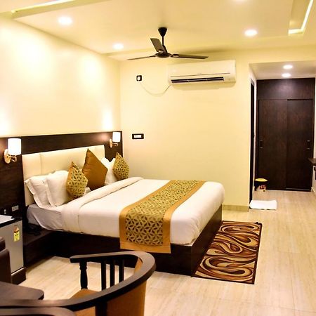 Hotel Vinayak ลัคเนา ภายนอก รูปภาพ