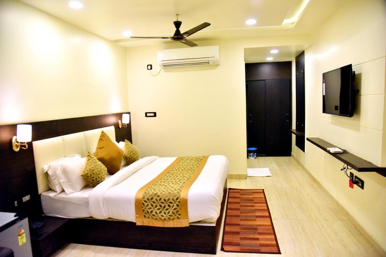 Hotel Vinayak ลัคเนา ภายนอก รูปภาพ