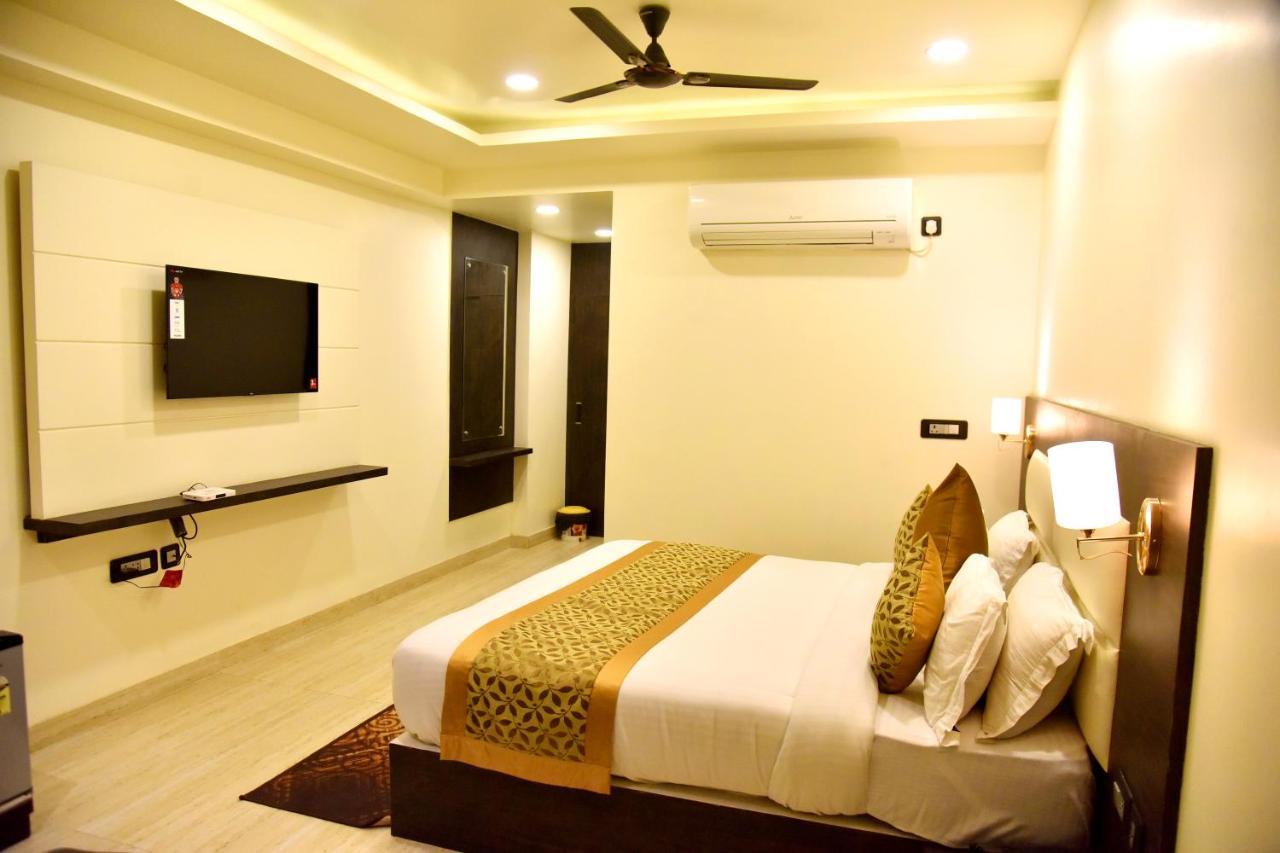 Hotel Vinayak ลัคเนา ภายนอก รูปภาพ