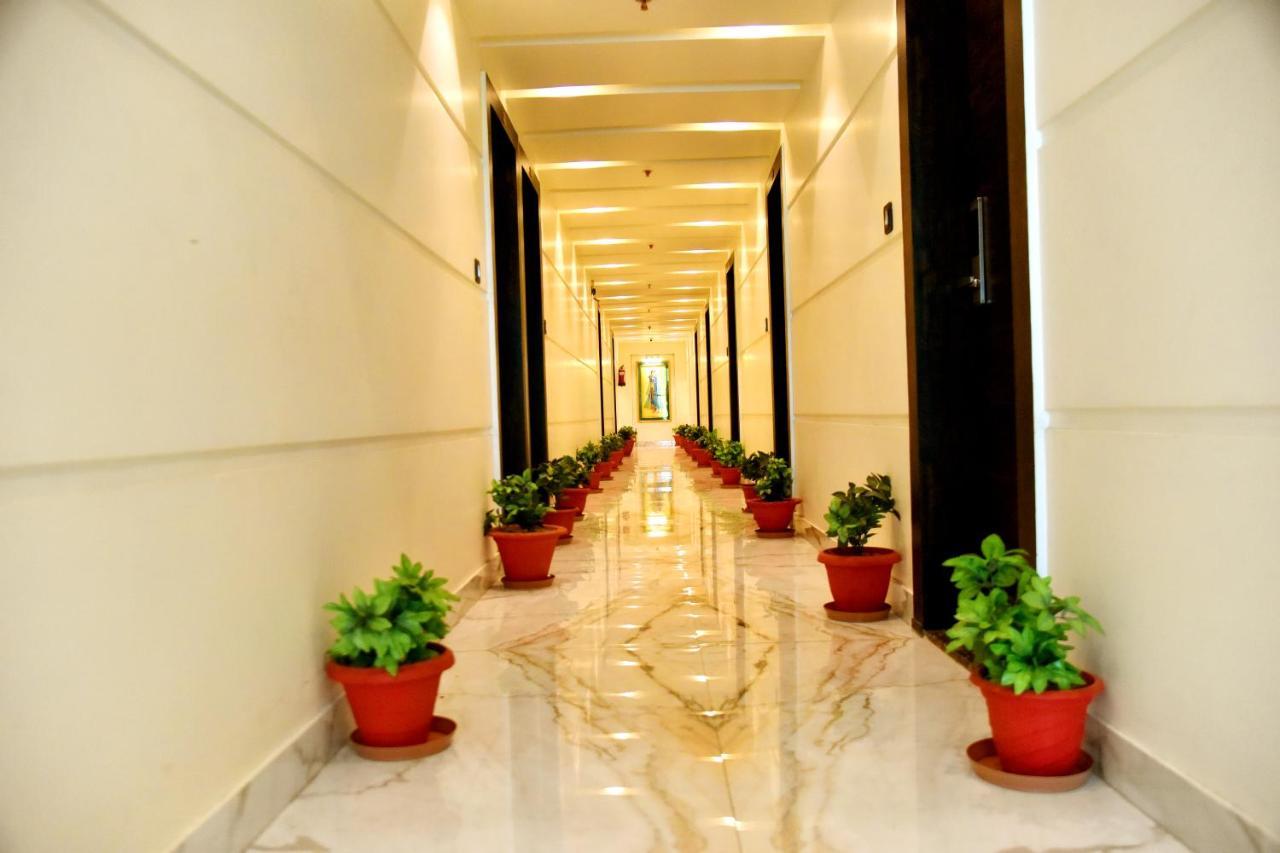 Hotel Vinayak ลัคเนา ภายนอก รูปภาพ