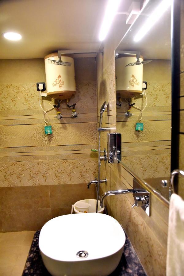 Hotel Vinayak ลัคเนา ภายนอก รูปภาพ
