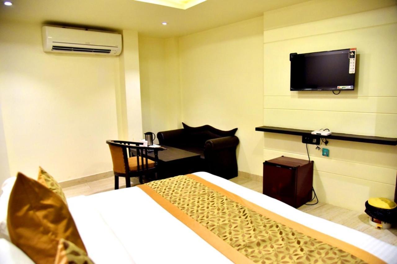 Hotel Vinayak ลัคเนา ภายนอก รูปภาพ